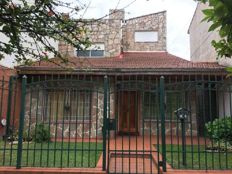 Casa PH en venta en Villa Dominico