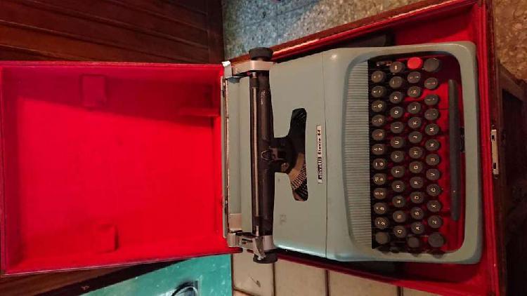 Maquina De Escribir Olivetti Studio 44 con estuche original