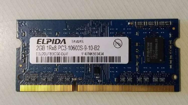 Memoria SODIM DDR3 10600 marca Elpida de 2 GB