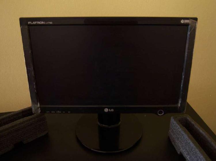 Monitor lcd LG 177 SW 5000 con cables, teclado y mouse