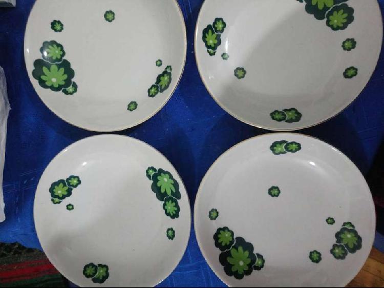 Platos blancos hondos porcelana flores verdes usados