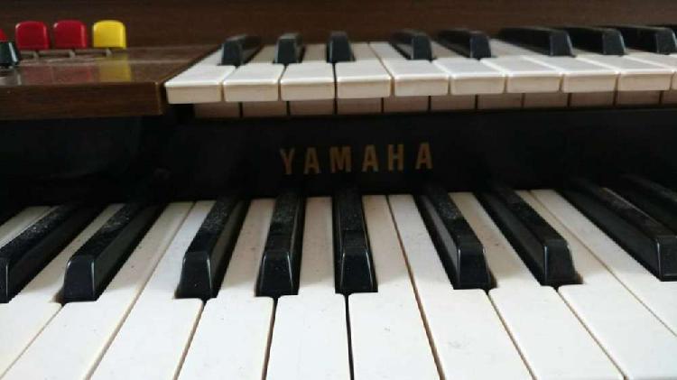 VENDO PIANO ORGANO YAMAHA