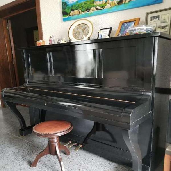 VENDO PIANO VERTICAL