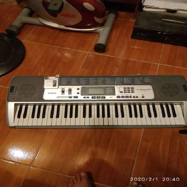 Vendo órgano Casio con soporte