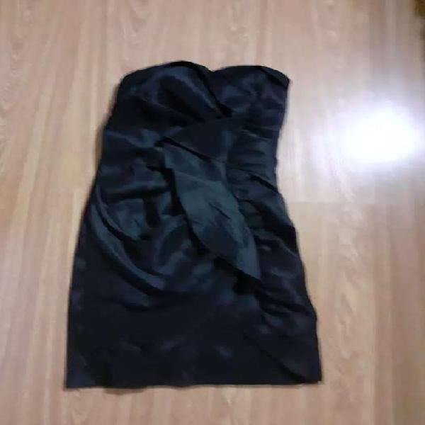 Vestido negro corto de crepé