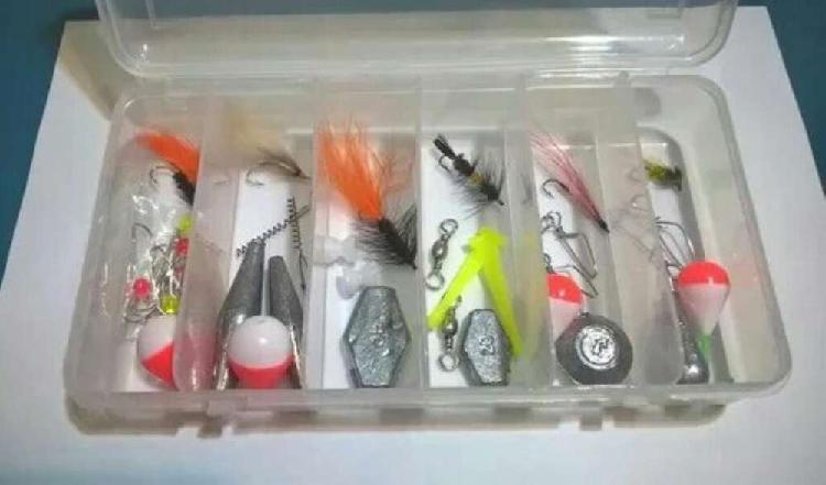 Cajita con 6 Moscas Y Accesorios Pesca