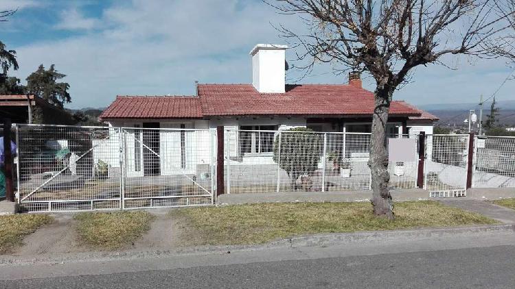 Oportunidad - VENTA - CASA 8 DORM - 4 BAÑOS - LA FALDA -