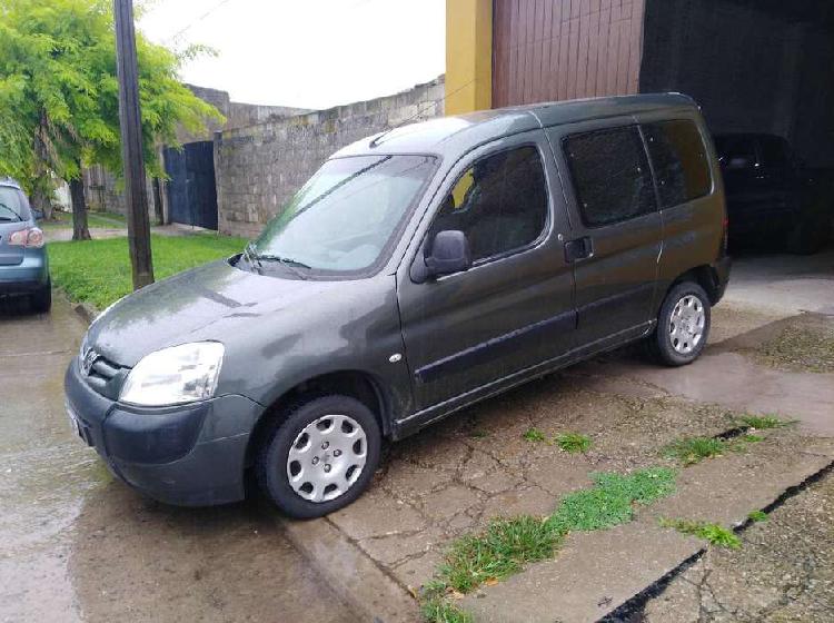 PEUGEOT> PARTNER PATAGONICA >1.4 NAFTA/GNC >AÑO: 2010