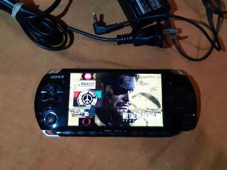 PSP portátil usada vendo o permuto