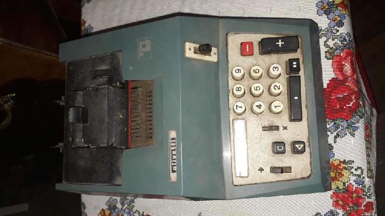 Vendo Antigüedades Balanza de Platos y Máquina Olivetti