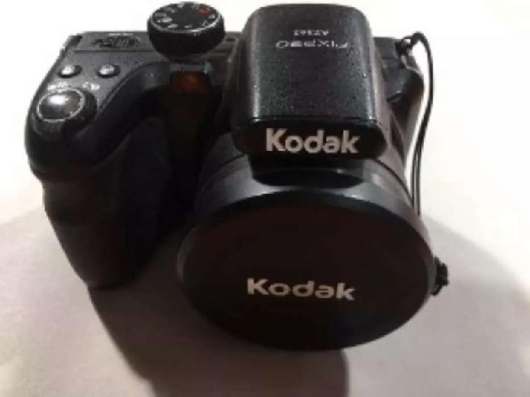 Camara Kodak Pixpro AZ362 con bolso