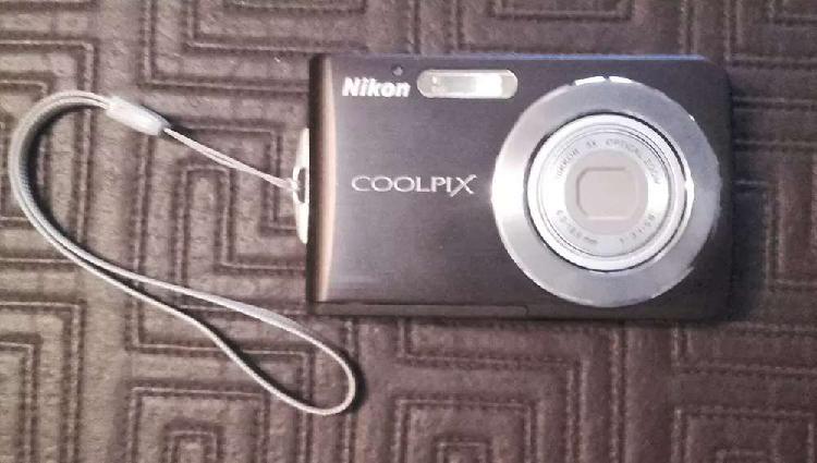 Camara Nikon Coolpix S210