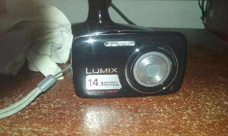 Cámara digital Panasonic Lumix DCM S3