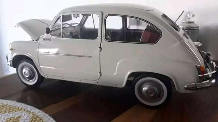 Fiat 600 Salvat. Escala 1 en 8. COMPLETO