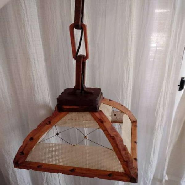 Lámpara pantalla de madera artesanal