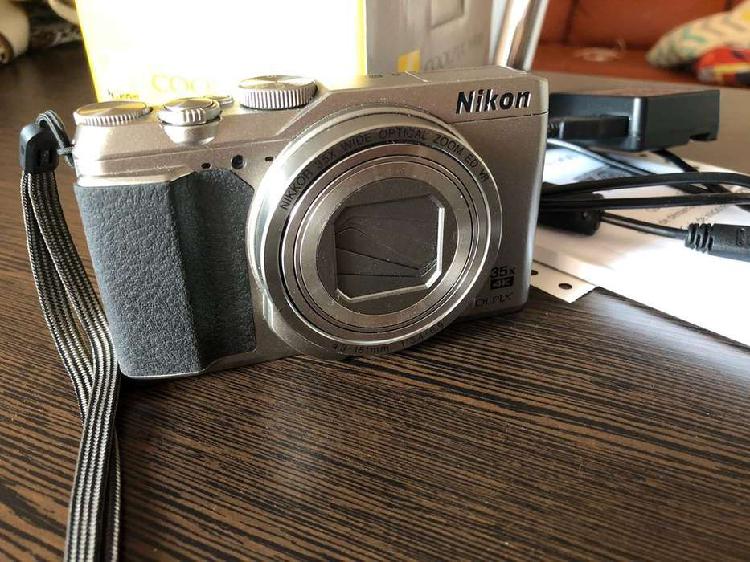 Nikon colpix A900