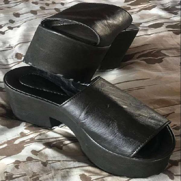 Sandalias de Plataforma Eco Cuero Negro Ultraliviana Talle