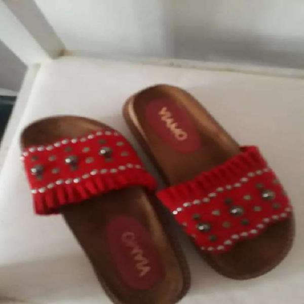 Vendo zandalias nuevas , rojas,38,