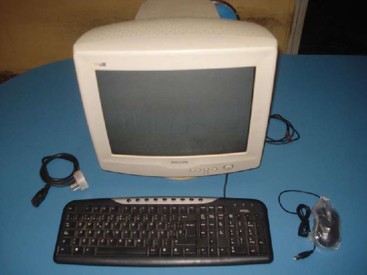 combo: Monitor, teclado y mouse
