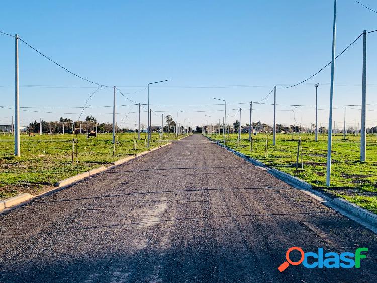 Barrio Ecopueblo. Lote con entrega inmediata sobe avenida