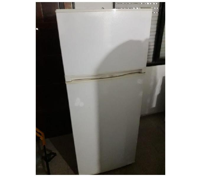 Heladera con Freezer Philco