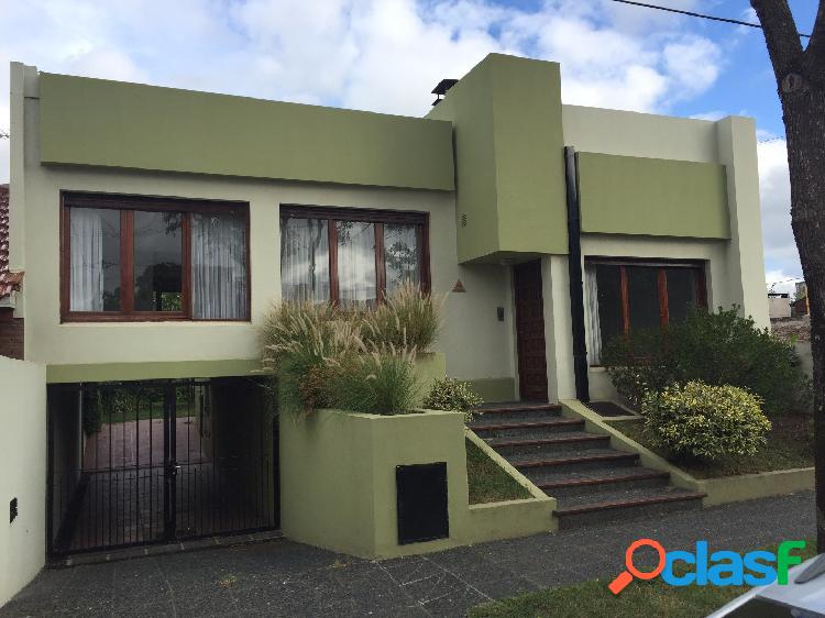 Impecable casa en zona residencial