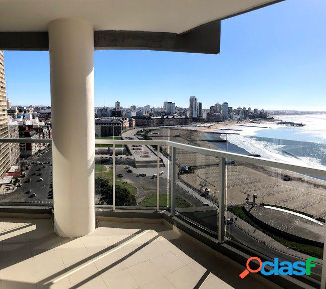 Piso de categoría con vista al mar. Edificio