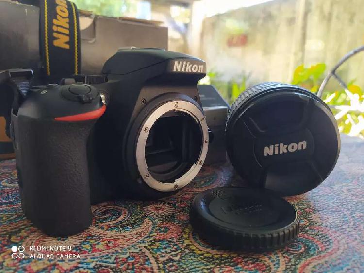Camara Nikon d 5600 como nueva