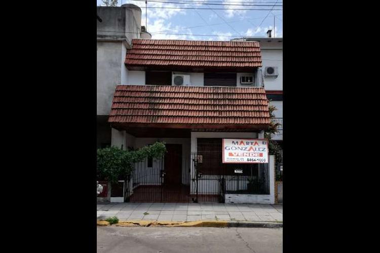 Duplex en Venta Villa Sarmiento / Moron (A120 3059)