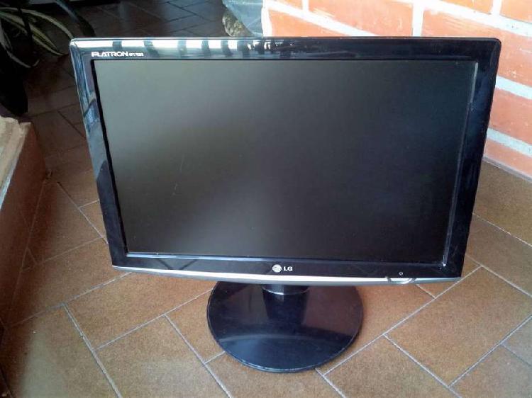 Monitor LG Flatron W1752s Funcionando Con Cables