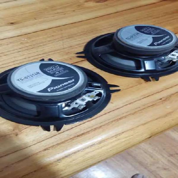 VENDO PARLANTES PIONEER