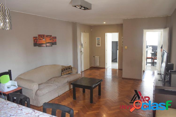 AMPLIO DEPARTAMENTO DE 2 DORMITORIOS 87 m2 EN ZONA CENTRO