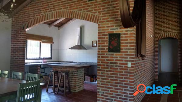 ESPECATCULAR CASA ESTILO CAMPO EN HERMOSA ZONA DE ESCOBAR