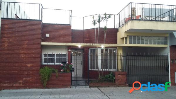 HERMOSA CASA SOBRE LOTE PROPIO EN RAMOS MEJÍA SUR