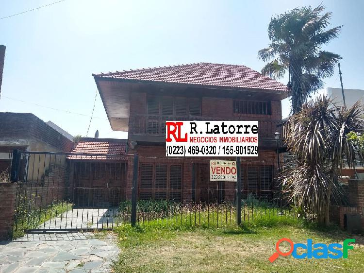 LATORRE PROP. VENDE CHALET DE 4 AMB CON PARQUE Y QUINCHO -