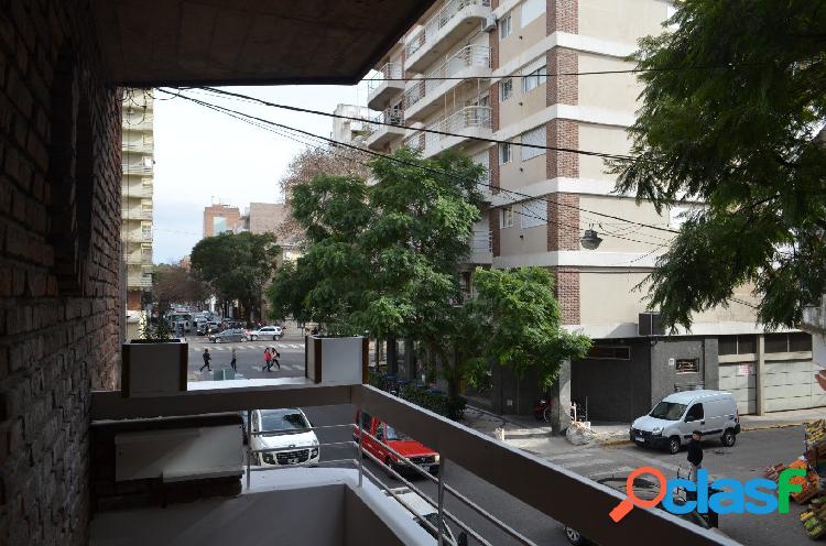 MONOAMBIENTE CON BALCON AL FRENTE A METROS DE OROÑO -