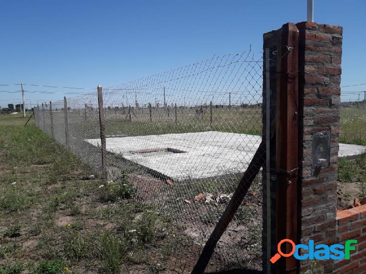 TERRENO EN ECOPUEBLO CON EXCELENTE UBICACION Y MEJORAS -