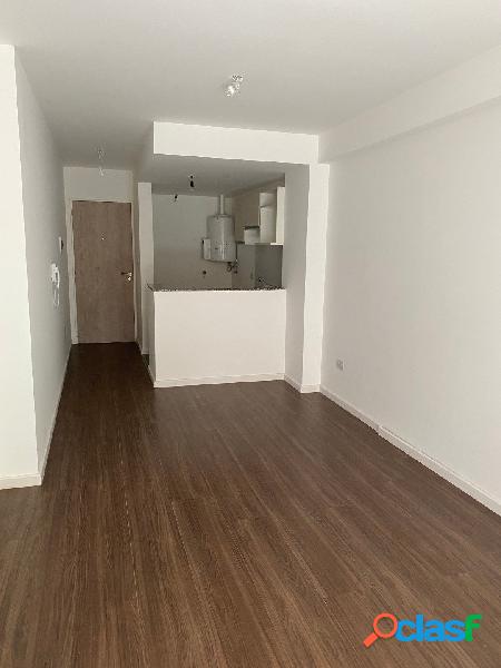 VENDO DEPARTAMENTO 1 DORMITORIO CON BALCON ZONA CENTRO -