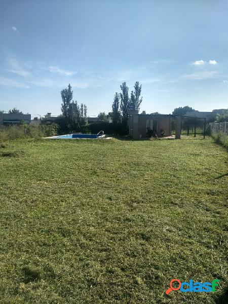 VENDO LOTE CON QUINCHO Y PILETA - BARRIO LAS TARDES ROLDAN -