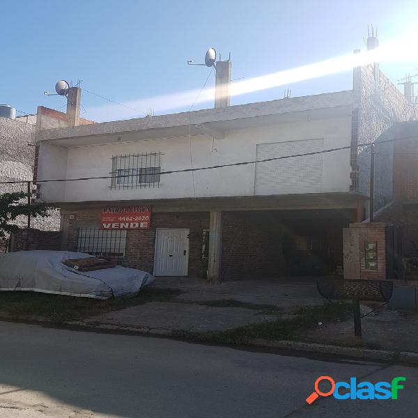 VENTA. Casa 7 ambientes. En 2 plantas. Apto para 3er piso.