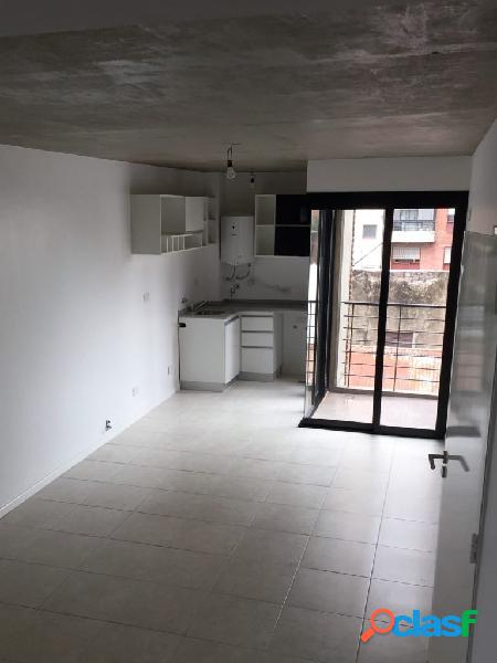 VENTA MONOAMBIENTE CON BALCÓN - Muy buena ubicación!!