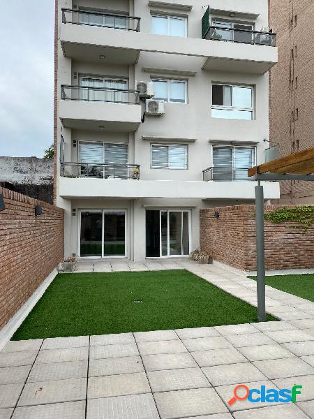 Venta de Departamento monoambiente con PATIO EXCLUSIVO - Av