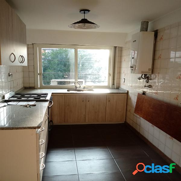 Muy lindo departamento en venta en Flores, cerca de todo