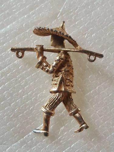 Antiguo Prendedor Dorado Figura Pescador Chinito 5cm De Alto