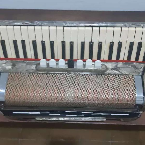 Acordeon a piano