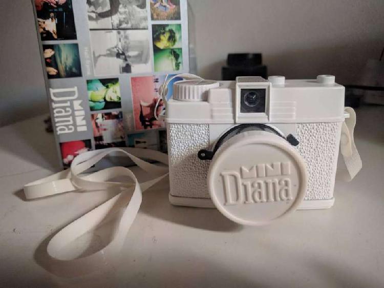 Camara lomography Diana Mini Blanca