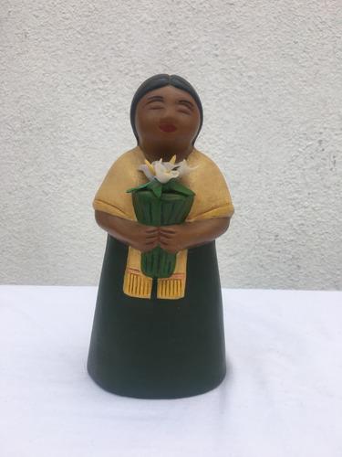 Figura En Cerámica Mujer Con Flores Artesanía Cultura