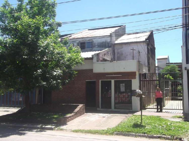 VENDO CASA DE 4 DORMITORIOS CENTRO DE RESISTENCIA