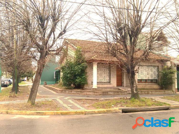 CHALET DE 3 DORMITORIOS EN 2 PLANTAS CON COCHERA Y PATIO-