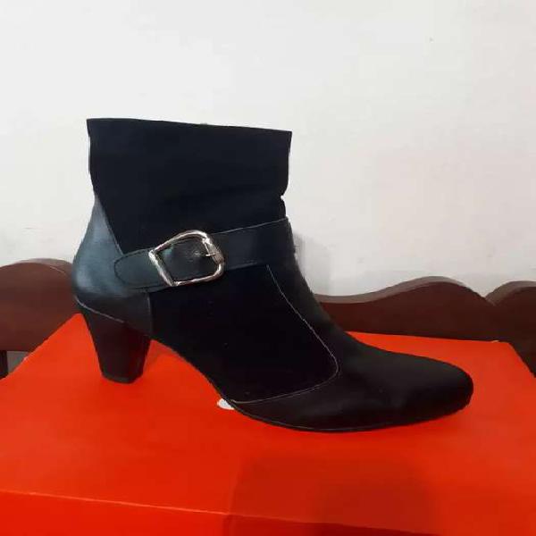 BOTAS NUEVAS SIN USO 39/40